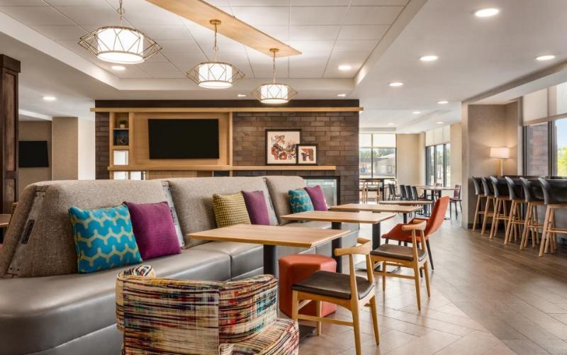 Home2 By Hilton Alliant Energy Center Hotel 3*